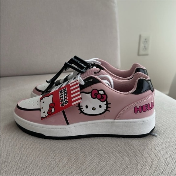 HELLO KITTY SANRIO SNEAKERS SIZE 6 NEW WITH TAG - Picture 5 of 11